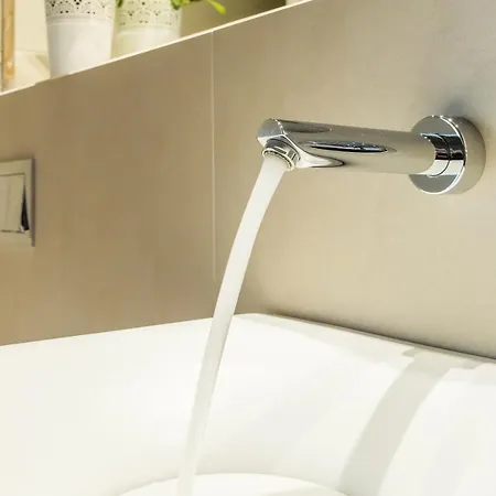 One Love Metropolitan Gardens Studio Ii