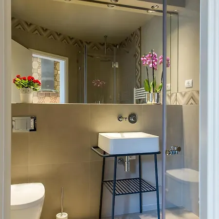 One Love Metropolitan Gardens Studio Ii בוקרשט